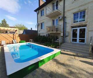 Гостиница Премьер Голубицкая Двухместный номер в цоколе-7