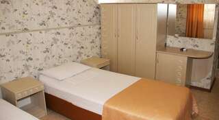 Гостиница Премьер Голубицкая Двухместный номер №3 с 1 кроватью или 2 отдельными кроватями — Цокольный этаж-5
