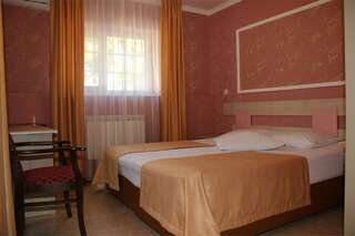 Гостиница Премьер Голубицкая Двухместный номер в цоколе-1